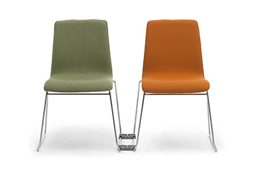Chaise avec systeme d'accrochage pour salle de formatione
