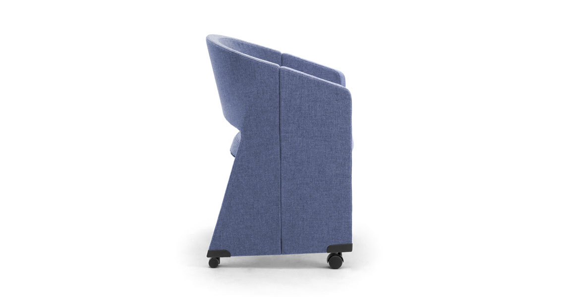 fauteuil-pliantes-sur-pour-conferences-avec-tablet-reef