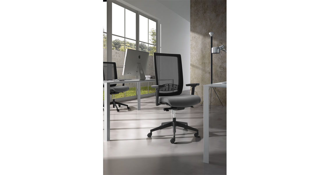 fauteuil-avec-dossier-filet-et-accoudoirs-wiki-re-img-09