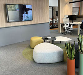 Poufs pour les espaces de rencontre informels ou' se tiennent des reunions