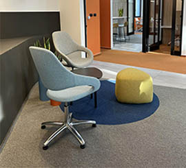 Fauteuil enveloppant au design minimaliste pour les salles d'attente, les reunions et les briefings