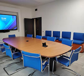 Fauteuils de style executif pour la salle de conference avec table de reunion