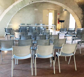 Chaise de conception unique pour les salles de reunion, les cours, les hôtels et les conferences.