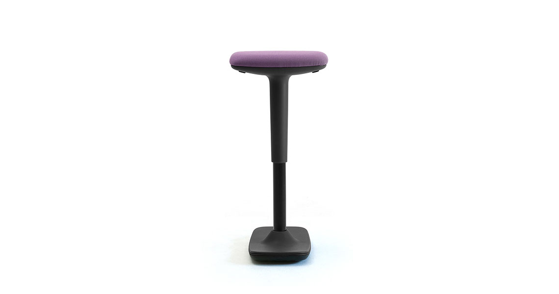 tabouret-debout-basculant-p-travail-semi-assise-twist-img-03