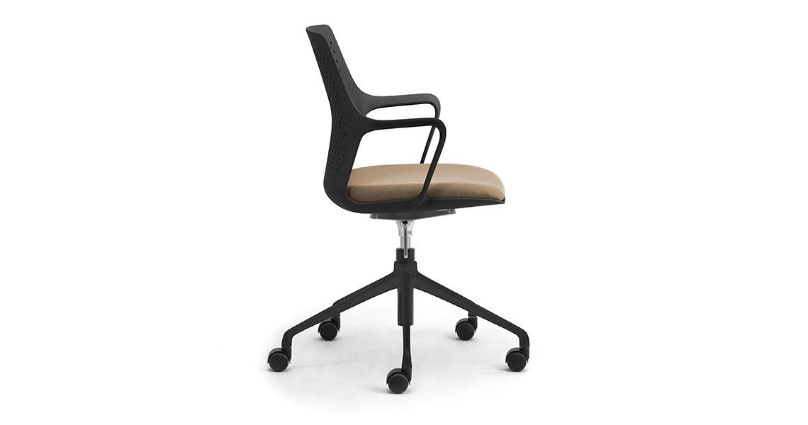 moderne-chaises-de-reunion-avec-design-elegant-ipa-img-14